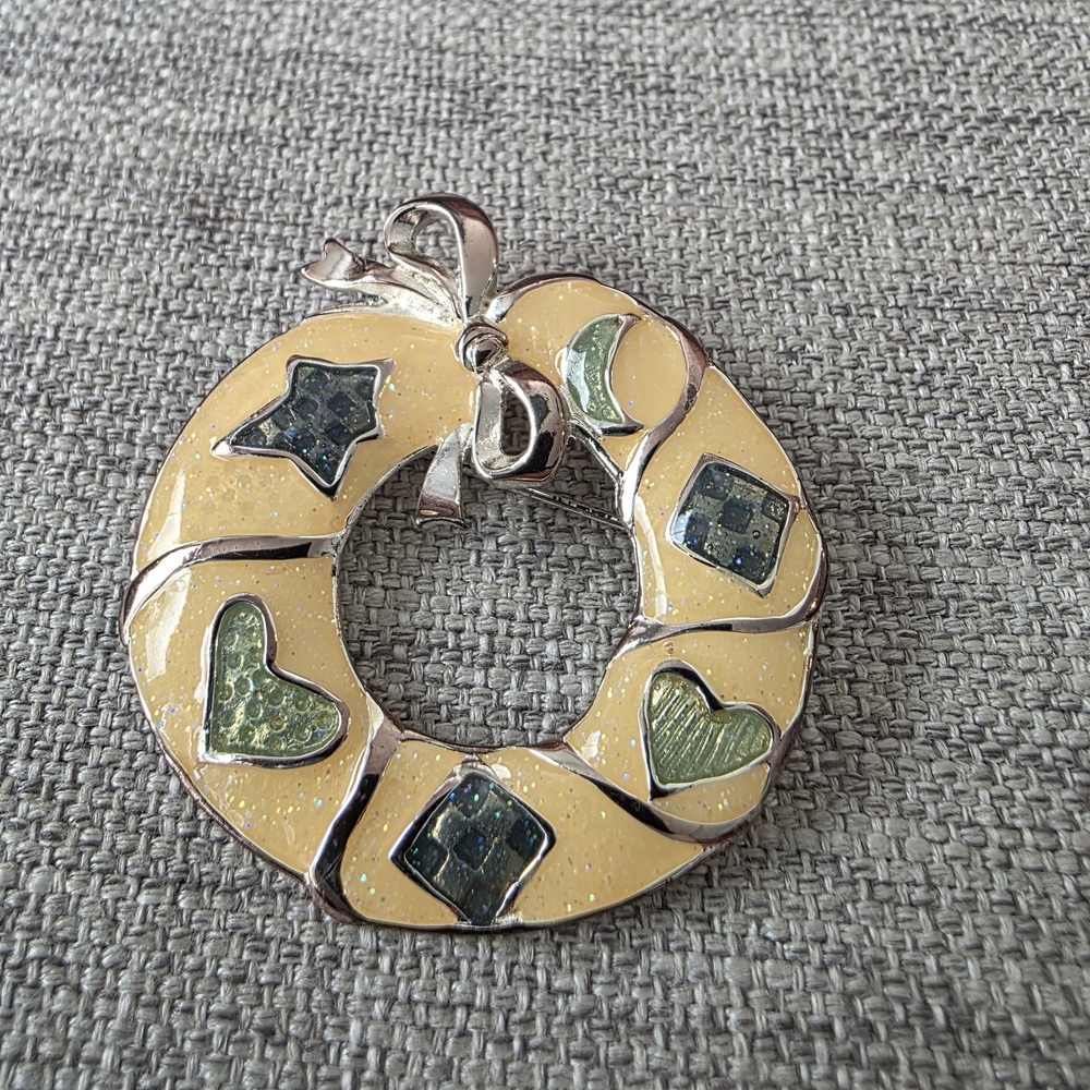 Elegant Yellow and Green Pendant